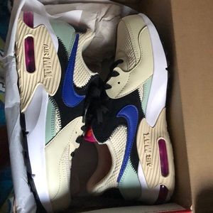 Women’s Nike air Max excee